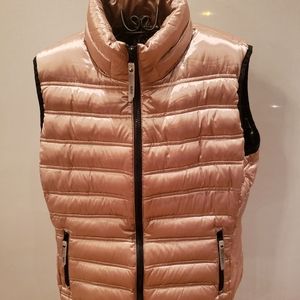 Woman's Packable Puffer Vest